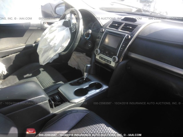 4T1BF1FK7EU762386 - 2014 TOYOTA CAMRY L/SE/LE/XLE Qara foto 5