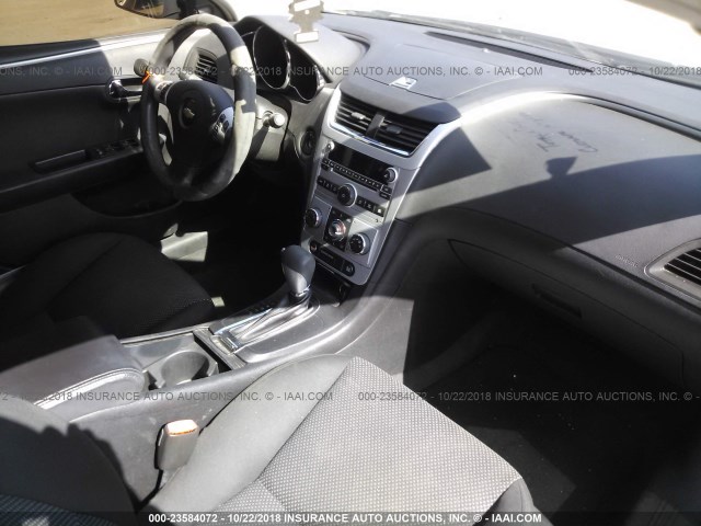 1G1ZH57B89F228464 - 2009 CHEVROLET MALIBU 1LT WHITE photo 5