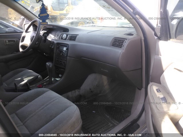 4T1BF22K41U131360 - 2001 TOYOTA CAMRY LE/XLE TAN photo 5