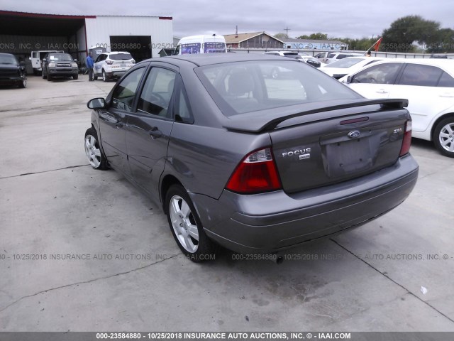 1FAFP34N46W104256 - 2006 FORD FOCUS ZX4 GRAY photo 3