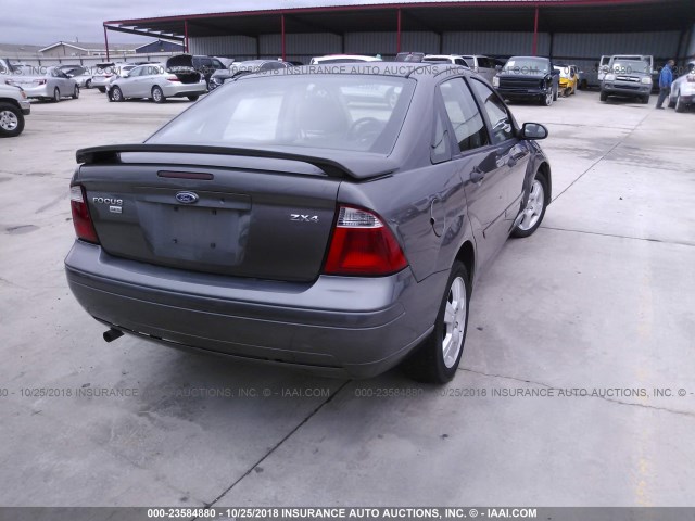 1FAFP34N46W104256 - 2006 FORD FOCUS ZX4 GRAY photo 4