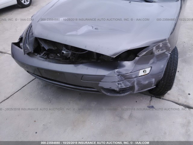 1FAFP34N46W104256 - 2006 FORD FOCUS ZX4 GRAY photo 6