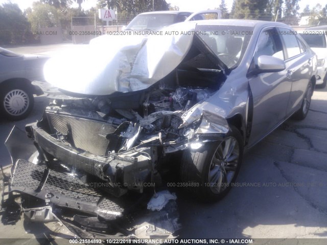 4T1BF1FK4GU117200 - 2016 TOYOTA CAMRY LE/XLE/SE/XSE SILVER photo 2