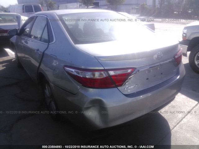 4T1BF1FK4GU117200 - 2016 TOYOTA CAMRY LE/XLE/SE/XSE SILVER photo 3