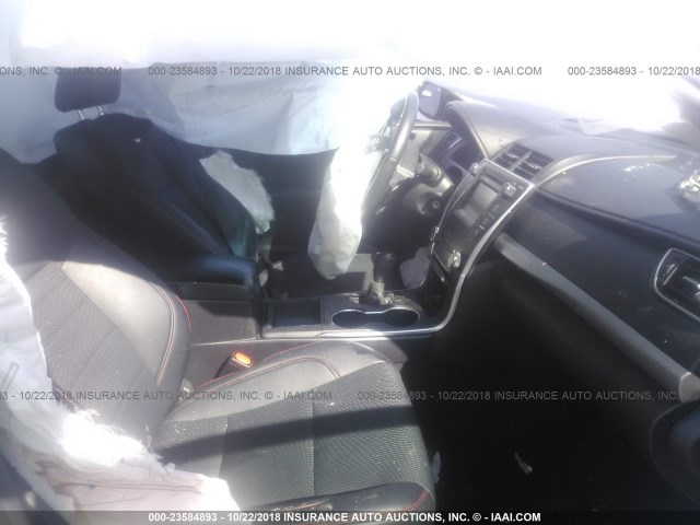 4T1BF1FK4GU117200 - 2016 TOYOTA CAMRY LE/XLE/SE/XSE SILVER photo 5