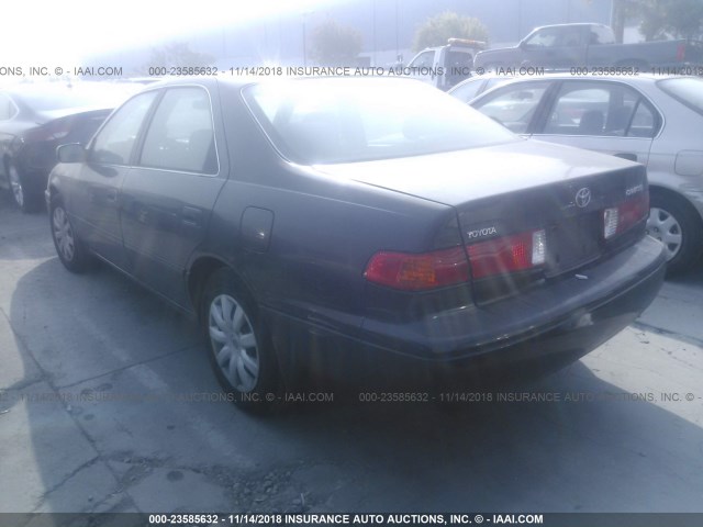 JT2BG22K4Y0453279 - 2000 TOYOTA CAMRY CE/LE/XLE BLACK photo 3