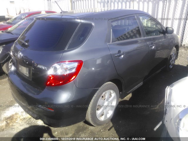 2T1KU40EX9C026432 - 2009 TOYOTA COROLLA MATRIX  GRAY photo 4