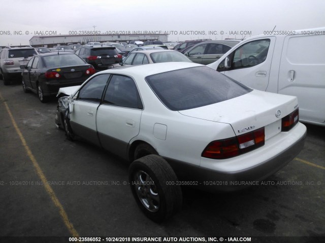 JT8BF22G9V5005431 - 1997 LEXUS ES 300 WHITE photo 3