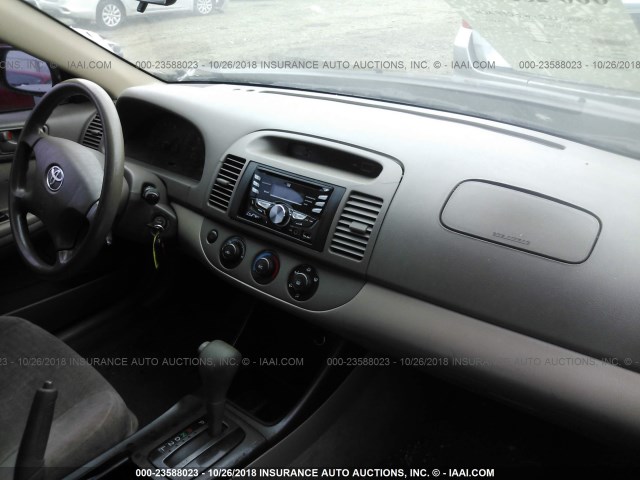 JTDBE32K140266871 - 2004 TOYOTA CAMRY LE/XLE BLACK photo 5