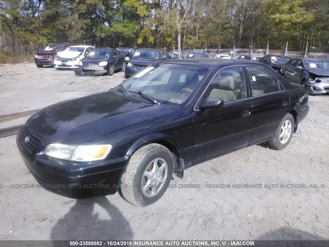 4T1BG28K1WU263584 - 1998 TOYOTA CAMRY 黑色 照片 2
