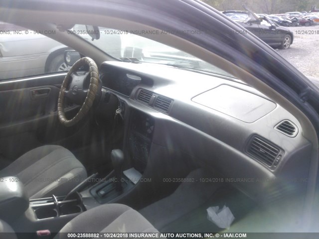 4T1BG28K1WU263584 - 1998 TOYOTA CAMRY 黑色 照片 5
