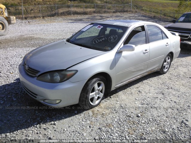 JTDBF32K020015592 - 2002 TOYOTA CAMRY LE/XLE/SE SILVER photo 2