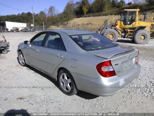JTDBF32K020015592 - 2002 TOYOTA CAMRY LE/XLE/SE SILVER photo 3