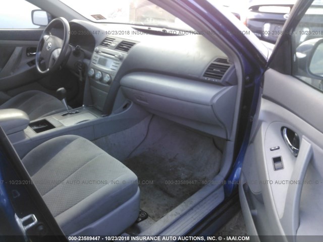 4T1BE46KX9U405326 - 2009 TOYOTA CAMRY SE/LE/XLE BLUE photo 5