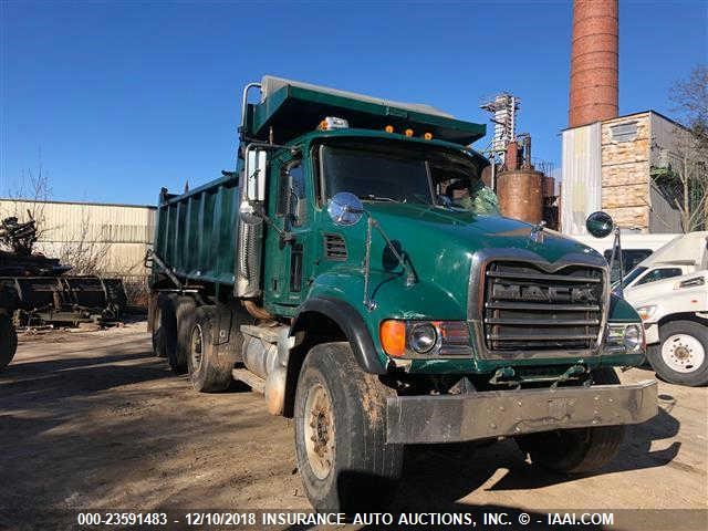 1M2AG11C25M025685 - 2005 MACK CV713 CV700 Unknown photo 1