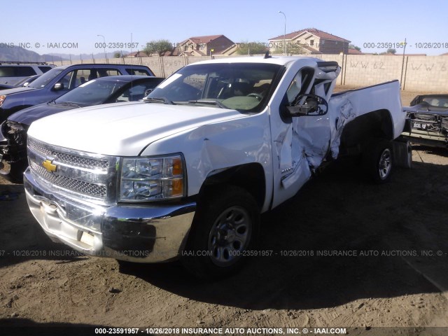 1GCRCREA0DZ407726 - 2013 CHEVROLET SILVERADO C1500  LS WHITE photo 2