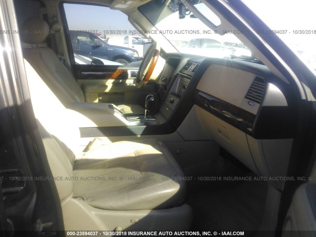 5LMFU27546LJ28916 - 2006 LINCOLN NAVIGATOR 棕色 照片 5
