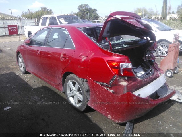4T1BF1FK1EU747785 - 2014 TOYOTA CAMRY L/SE/LE/XLE RED photo 3
