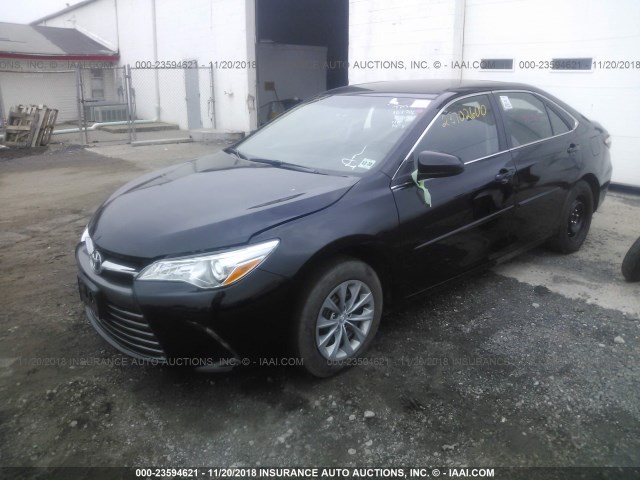 4T1BF1FK3GU161706 - 2016 TOYOTA CAMRY LE/XLE/SE/XSE BLACK photo 2
