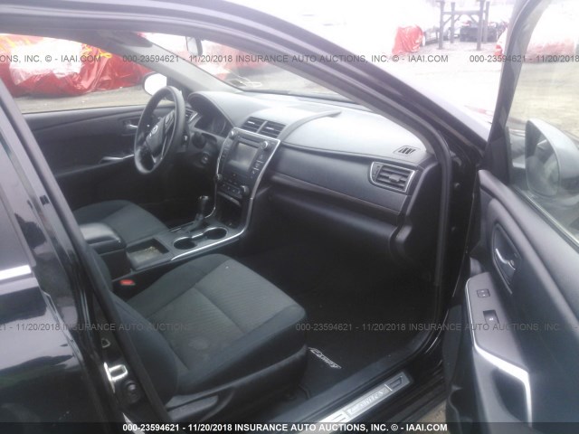 4T1BF1FK3GU161706 - 2016 TOYOTA CAMRY LE/XLE/SE/XSE BLACK photo 5