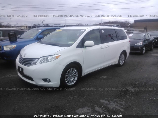 5TDYK3DC3ES425820 - 2014 TOYOTA SIENNA XLE/LIMITED WHITE photo 2