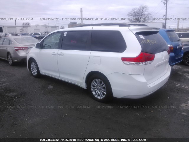 5TDYK3DC3ES425820 - 2014 TOYOTA SIENNA XLE/LIMITED WHITE photo 3