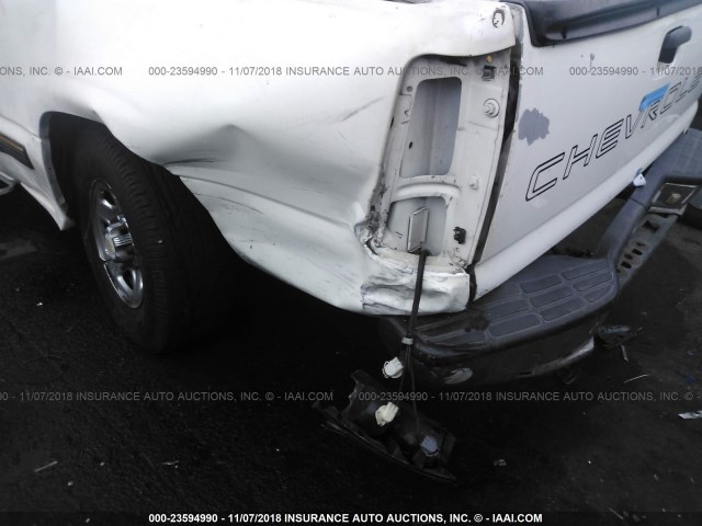 2GCEC19WX11371411 - 2001 CHEVROLET SILVERADO C1500 WHITE photo 6