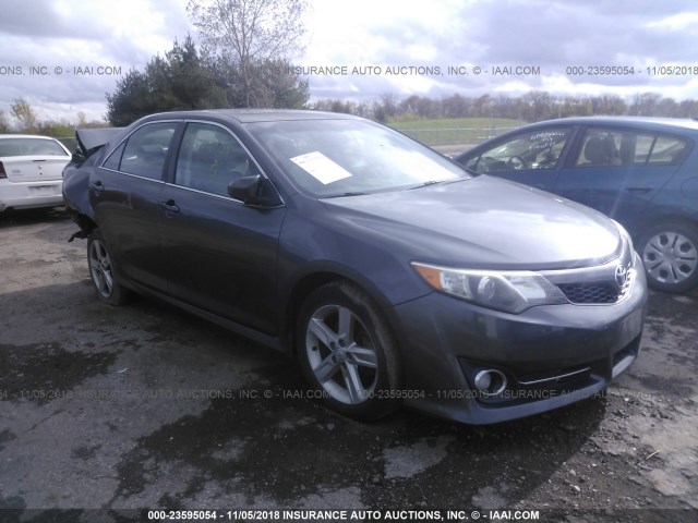 4T1BF1FK4CU015387 - 2012 TOYOTA CAMRY SE/LE/XLE GRAY photo 1