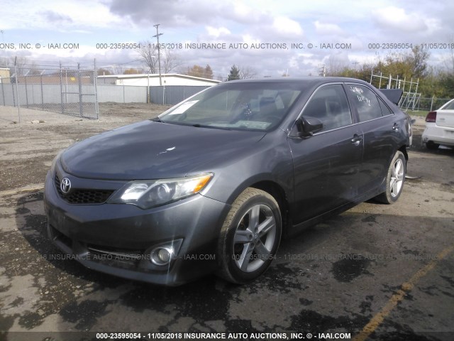 4T1BF1FK4CU015387 - 2012 TOYOTA CAMRY SE/LE/XLE GRAY photo 2