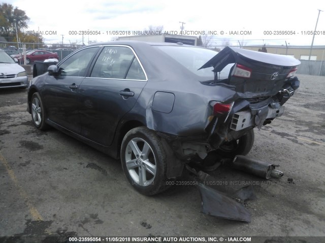 4T1BF1FK4CU015387 - 2012 TOYOTA CAMRY SE/LE/XLE GRAY photo 3