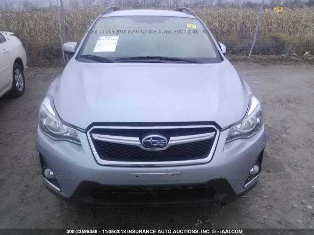 JF2GPAKC1H8204425 - 2017 SUBARU CROSSTREK LIMITED SILVER photo 6