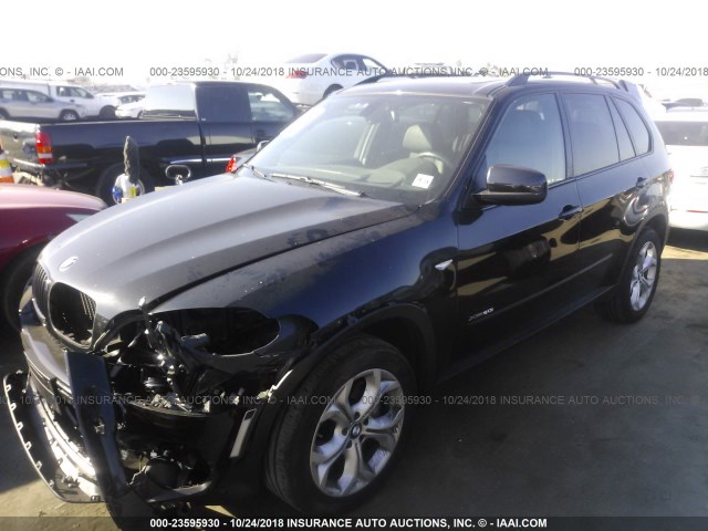 5UXZV8C52DL898621 - 2013 BMW X5 XDRIVE50I Czarny zdjęcie 2