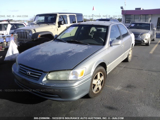 JT2BG22K910571849 - 2001 TOYOTA CAMRY CE/LE/XLE SILVER photo 2