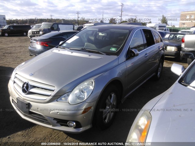 4JGCB65E48A075364 - 2008 MERCEDES-BENZ R 350 SILVER photo 2