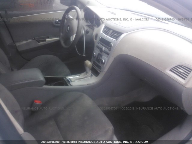 1G1ZG57B49F166970 - 2009 CHEVROLET MALIBU LS ვერცხლისფერი ფოტო 5