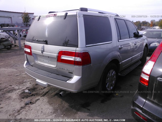 5LMFU28567LJ22809 - 2007 LINCOLN NAVIGATOR 银色 照片 4