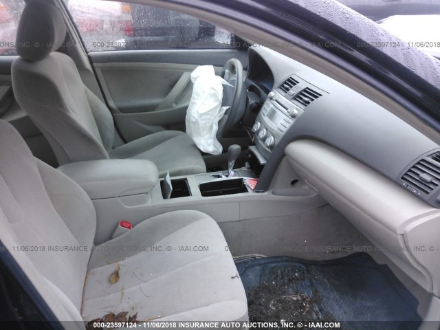 4T4BF3EK7BR112441 - 2011 TOYOTA CAMRY SE/LE/XLE 黑色 照片 5