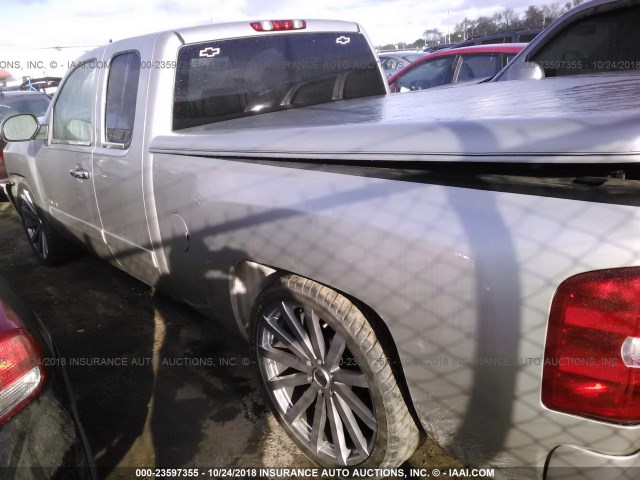 2GCEC19C671602030 - 2007 CHEVROLET SILVERADO C1500 SILVER photo 3