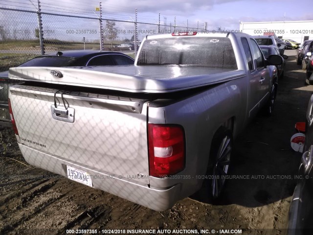 2GCEC19C671602030 - 2007 CHEVROLET SILVERADO C1500 SILVER photo 4