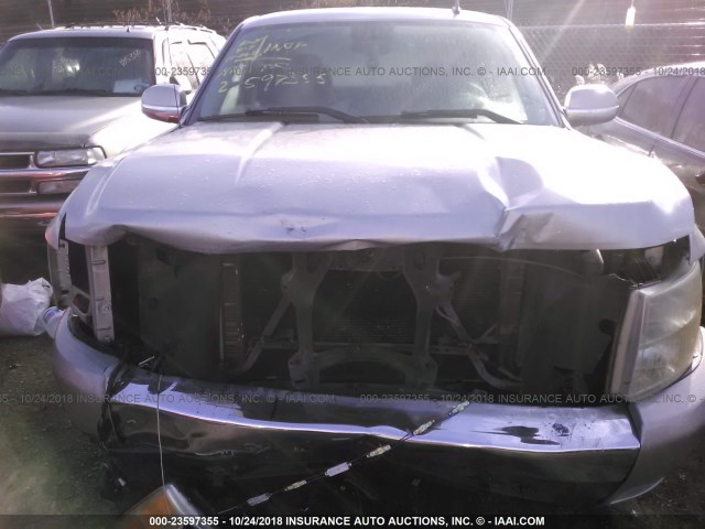 2GCEC19C671602030 - 2007 CHEVROLET SILVERADO C1500 SILVER photo 6