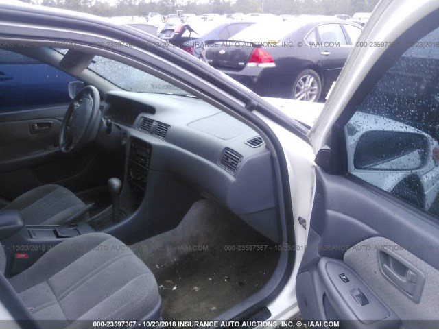4T1BF22K01U964380 - 2001 TOYOTA CAMRY LE/XLE 白色 照片 5