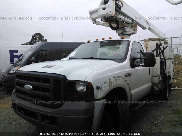 1FDXF47Y86EC94299 - 2006 FORD F450 SUPER DUTY WHITE photo 2