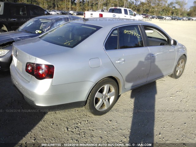 3VWRZ71K88M190593 - 2008 VOLKSWAGEN JETTA SE/SEL SILVER photo 4