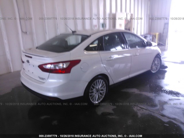 1FADP3J27EL189868 - 2014 FORD FOCUS TITANIUM WHITE photo 4