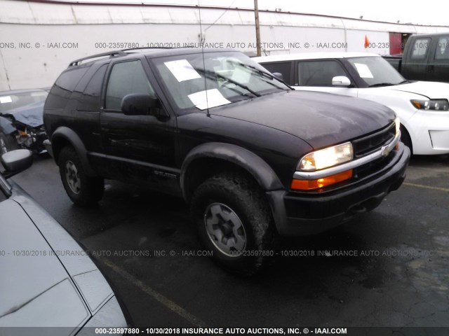 1GNCT18W7YK259062 - 2000 CHEVROLET BLAZER BLACK photo 1