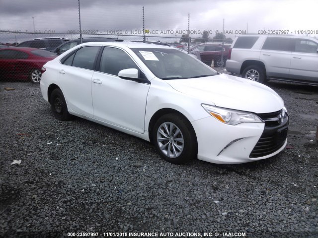 4T1BF1FK6GU181822 - 2016 TOYOTA CAMRY LE/XLE/SE/XSE WHITE photo 1