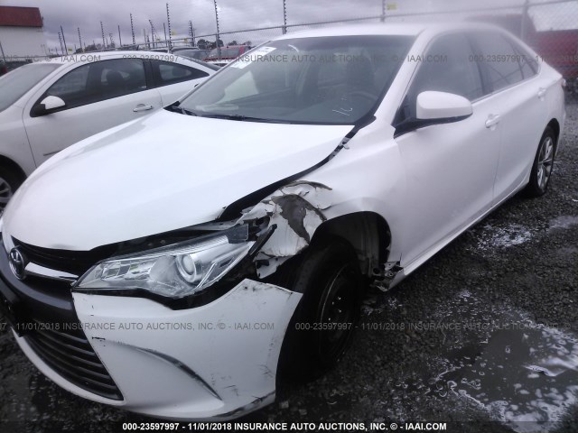 4T1BF1FK6GU181822 - 2016 TOYOTA CAMRY LE/XLE/SE/XSE WHITE photo 6