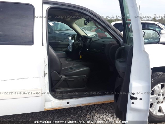 2GTEC13Y481140914 - 2008 GMC SIERRA C1500 WHITE photo 5