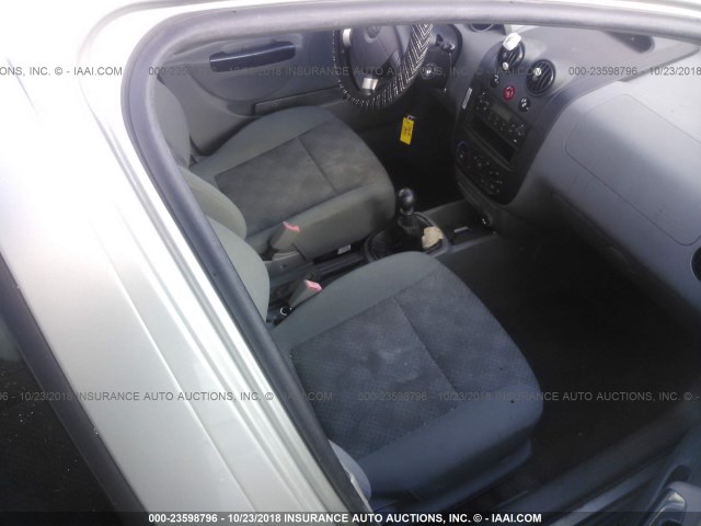 KL1TD62644B160924 - 2004 CHEVROLET AVEO SILVER photo 5