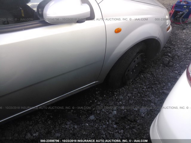 KL1TD62644B160924 - 2004 CHEVROLET AVEO SILVER photo 6